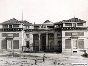 Fachada norte del museo en 1878 (Foto tomada de Solo Fotos Antiguas)