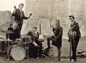 The Avengers, primera banda de Joe Cocker al que vemos con las maracas